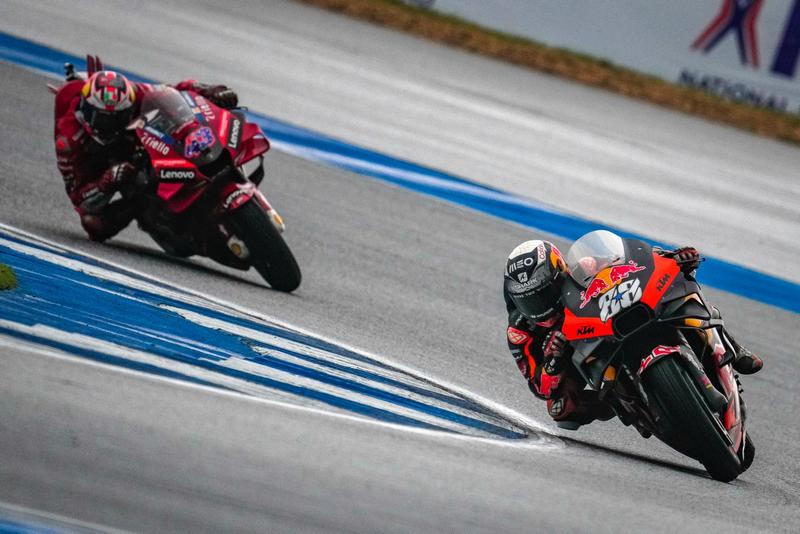 Oliveira表現相當出色，一路從中段升到第一。