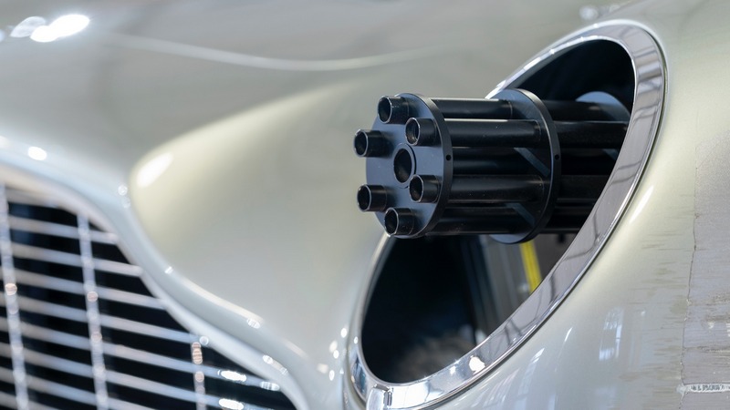 雖沒子彈但光看就很威。