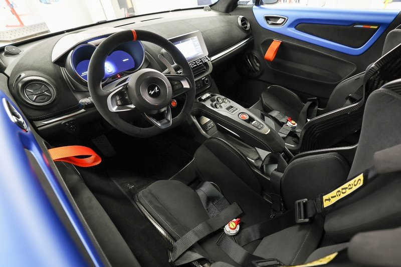 A110 R座艙也改以更熱血的配置。