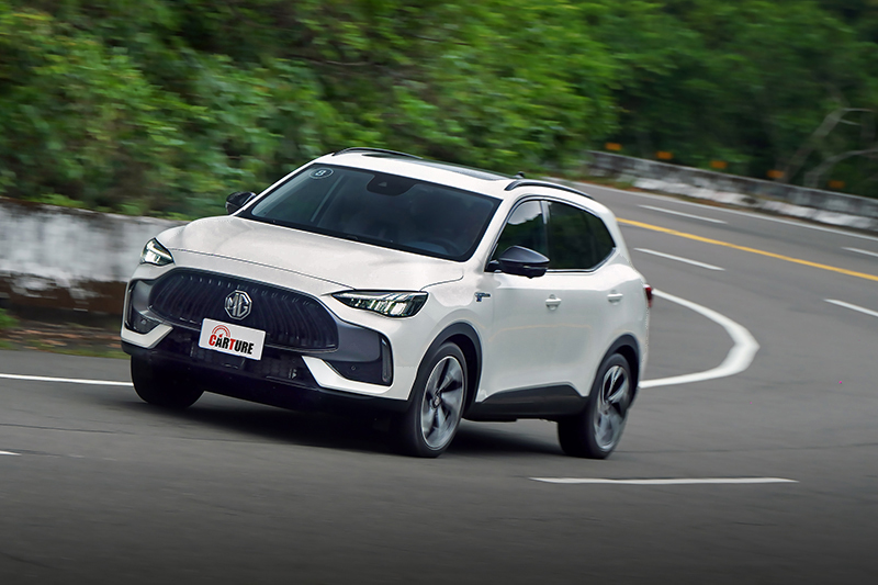 用力過彎時側傾儘管明顯,但循跡卻相當清晰且容易掌控。