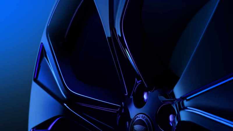 F-Type 75車型皆配置亮黑20吋輪圈,同時廠徽飾蓋也採黑化處理。