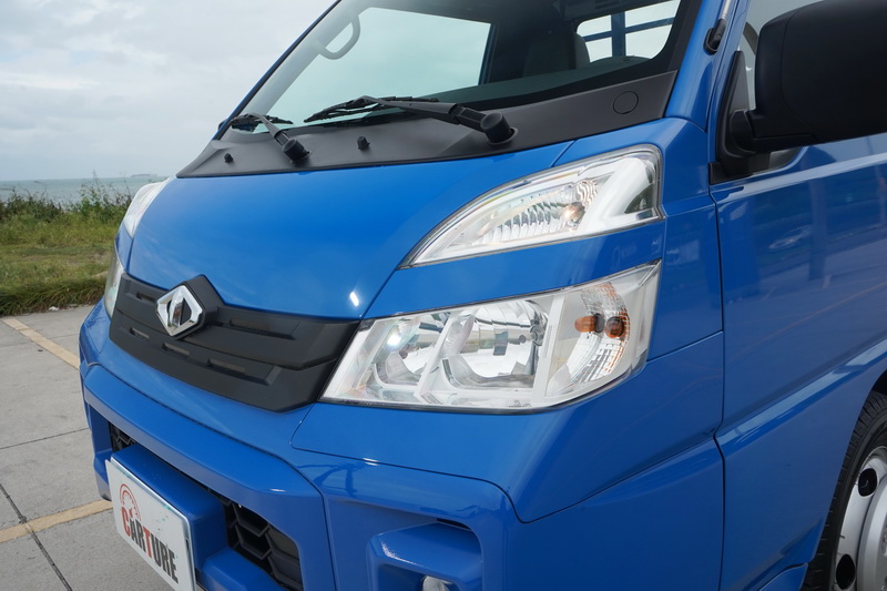 頭燈同樣以分層式設計帶出新世代的外觀樣貌外還具備光感應功能