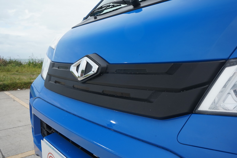 車頭中央廠徽也改為CMC專屬式樣