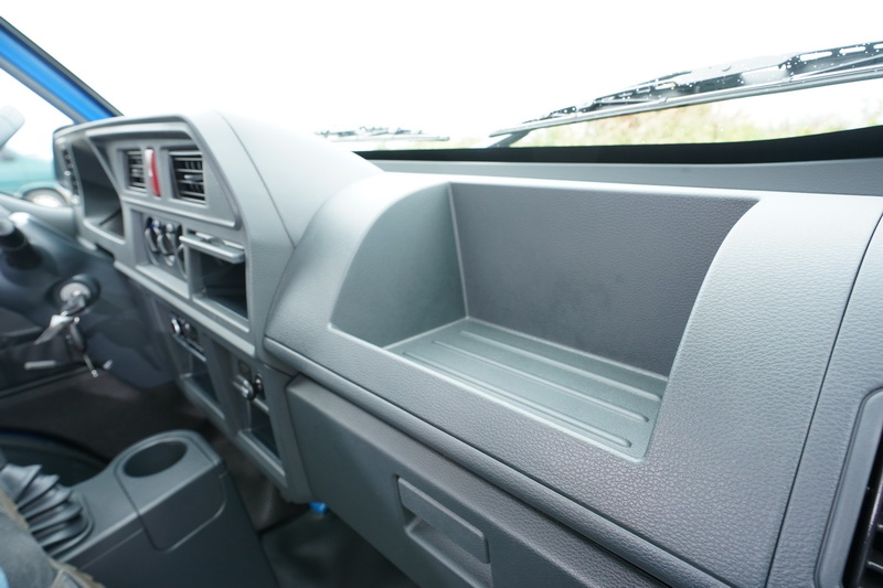 中控台上可見到有許多精心規劃的置物空間