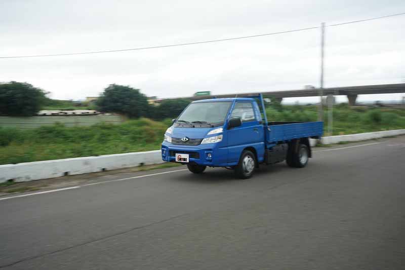 ”CHR充電優先模式”感受並不會像一般油電轎車放開油門便會明顯感覺到檔煞的效果