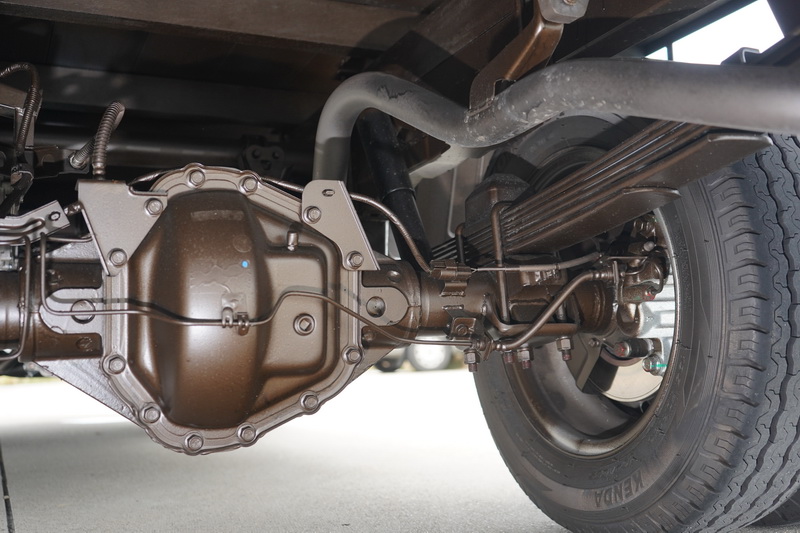 P350 Hybrid的底盤採用前軸雙A臂後軸葉片式彈簧的配置