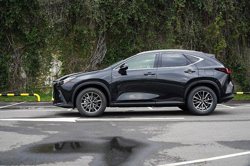 NX200菁英版售價163萬元，尺碼為4,660mm×1,865mm×1,660mm。