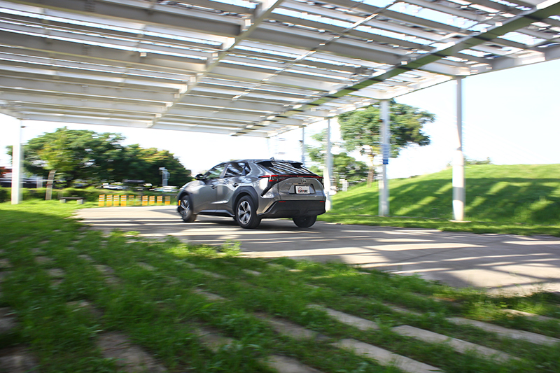 bZ4X為純電動力，配置71.4kWh電池模組，具有201hp最大馬力與27.2kgm扭力峰值，0～100km/h加速7.5秒。