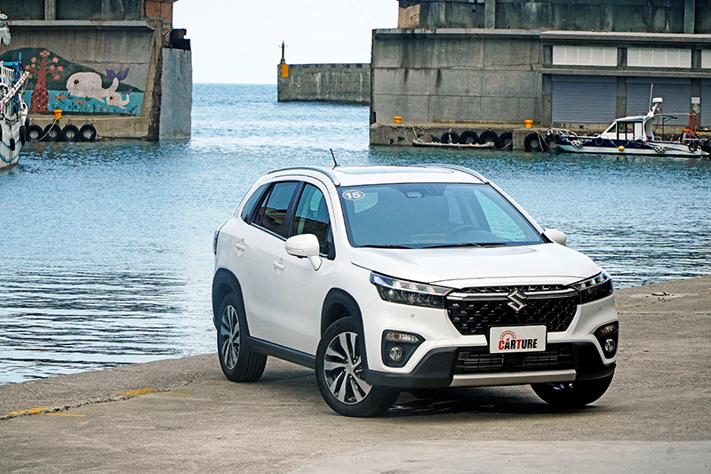 S-Cross尺碼較Vitara大且配備也更新穎,選新不選舊是Gary的選擇。