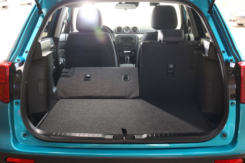 Vitara因尺碼較小緣故因此行李廂空間不如S-Cross出色,有空間需求的S-Cross相對適合。