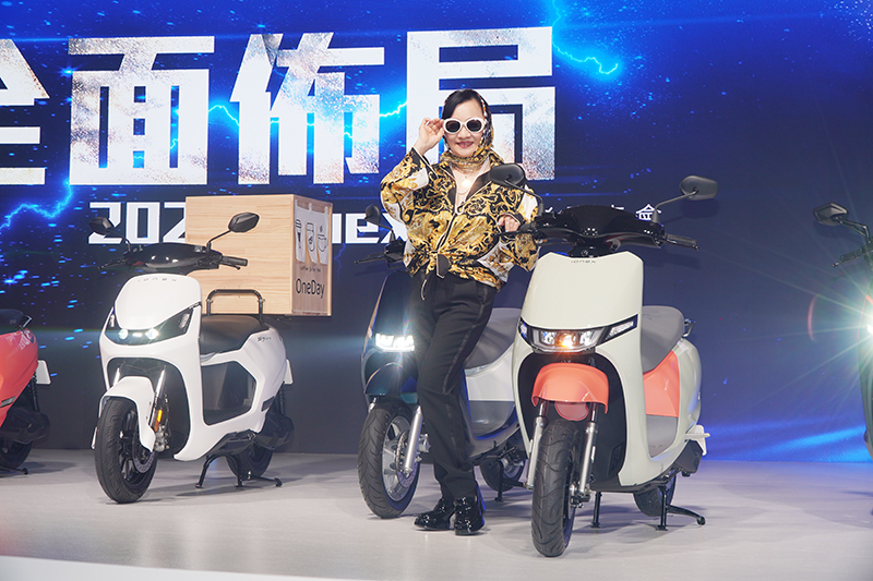 【車勢星聞】比莉站台Kymco Ionex 3.0發表會,帶領台灣騎車穿搭時尚潮流。