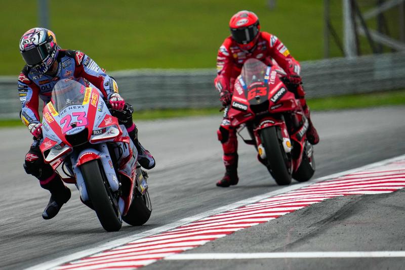 爭冠與我無關，所以Bastianini對Bagnaia進行超越。