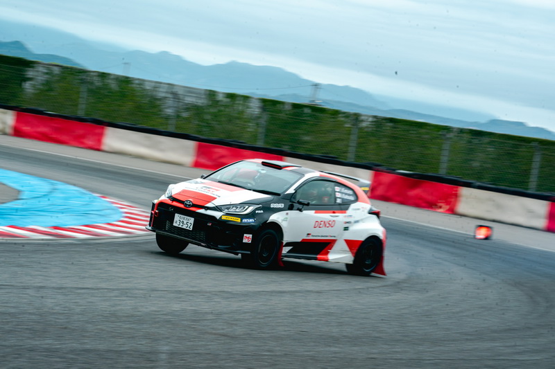 GR Yaris拉力廠車全程幾乎是以側滑的方式開完賽道