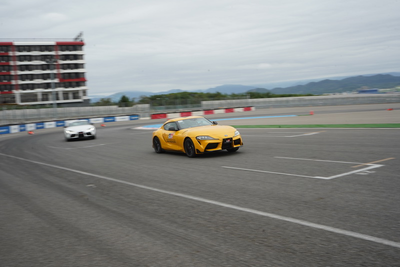 這具3.0升引擎在刻意維持高轉下所散發的飽滿排氣聲浪亦是讓駕駛熱血噴張的一大利器!