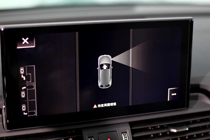 Q5 40 TFSI Launch Edition配備智慧停車輔助套件(360度全視角顯影、自動停車輔助)。