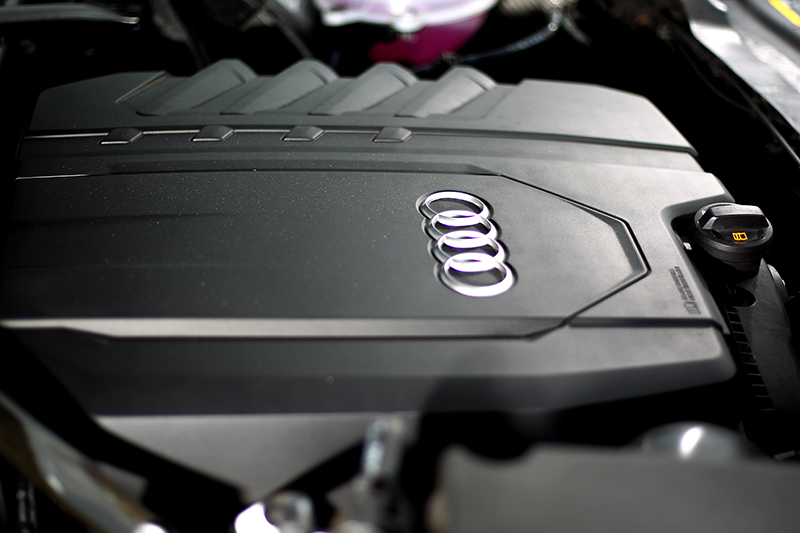 Q5 40 TFSI動力為204hp/32.6kgm，12V輕油電系統於節能模式下以空檔滑行或時速低於22km/h進入熄火狀態滑行。