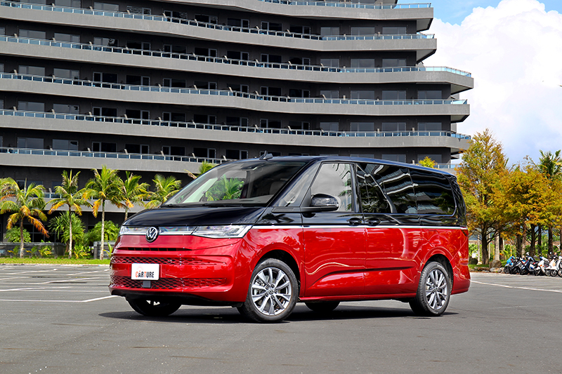 新世代家族樣貌與更圓潤的線條淡化許多商務氣息。