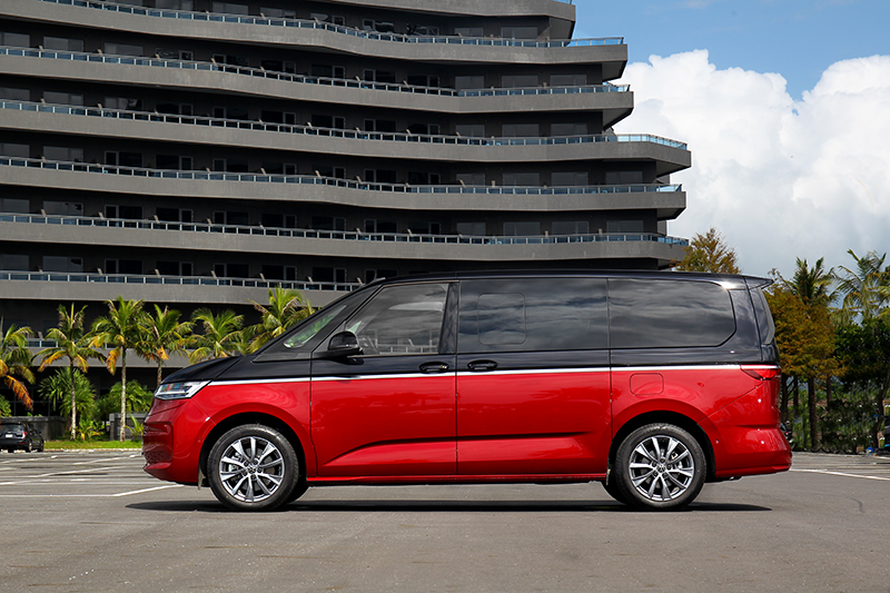 新Multivan車身尺碼為5,173mm×1,941mm×1,907mm，也導入雙A柱設計降低視野死角。