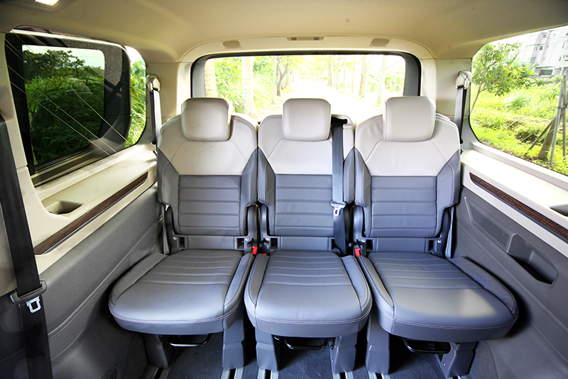 第三排改為三張獨立座椅，透過移動與拆卸可創造出15種組合