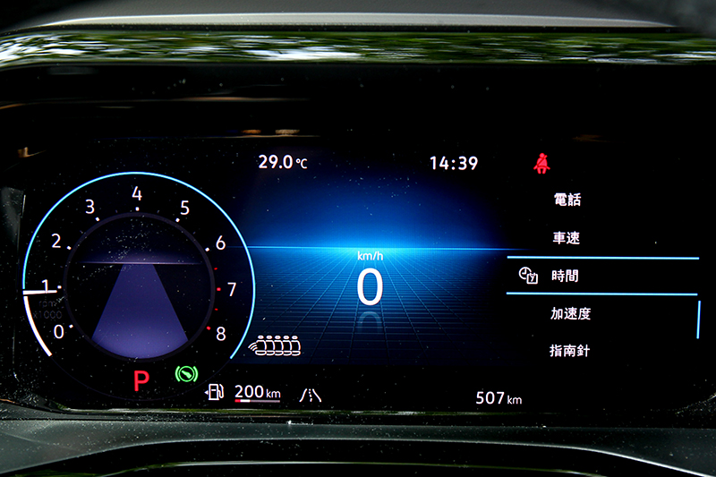 10.25吋數位儀表提供多種介面。