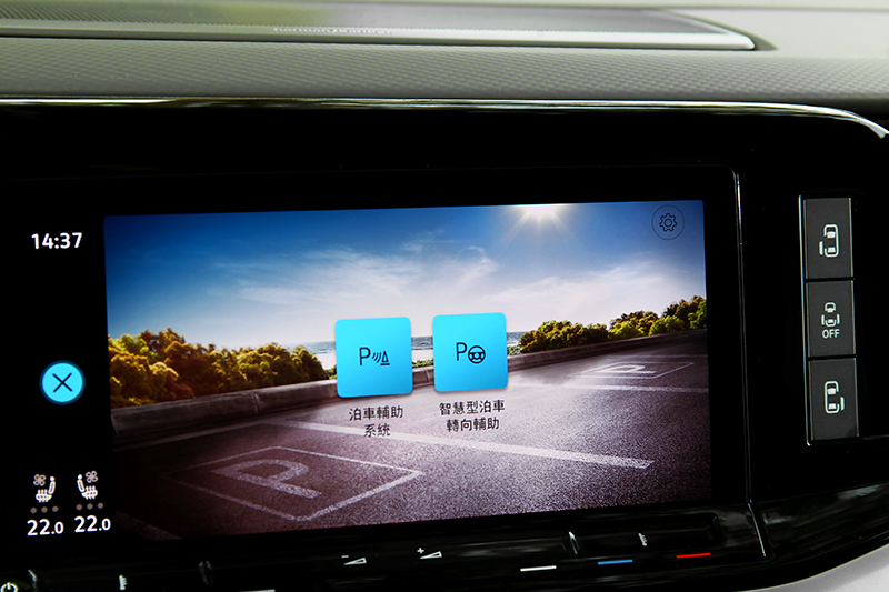 配備自動停車輔助系統。