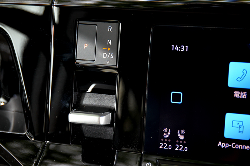 搭載七速線傳式自手排變速統。