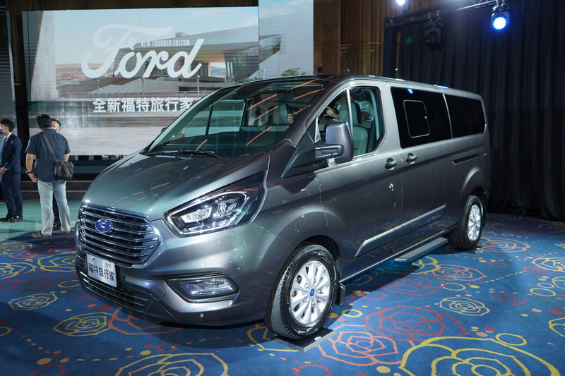 Tourneo Custom在今年推出新年式車型，並新增一款129.9萬元的9人座Combi車型