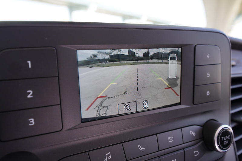 中控螢幕仍保有全彩倒車影像，對於車長超過5米3的大車而言相當實用