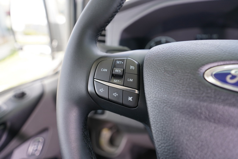 9人座Combi車型並未配置Ford Co-Pilot360™ Technology全方位智駕領航科技