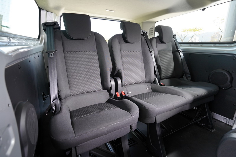 Tourneo Custom的大空間優勢讓第三排乘客也能輕鬆入座