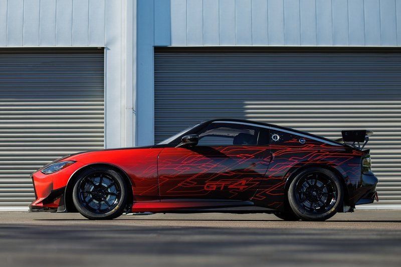 Z GT4在SEMA改裝展換上專屬塗裝。