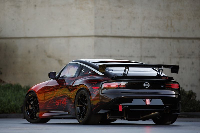 Z GT4配置18吋輪圈，外觀透過新保險桿、定風與尾翼後營造出更強烈的性能氣勢。