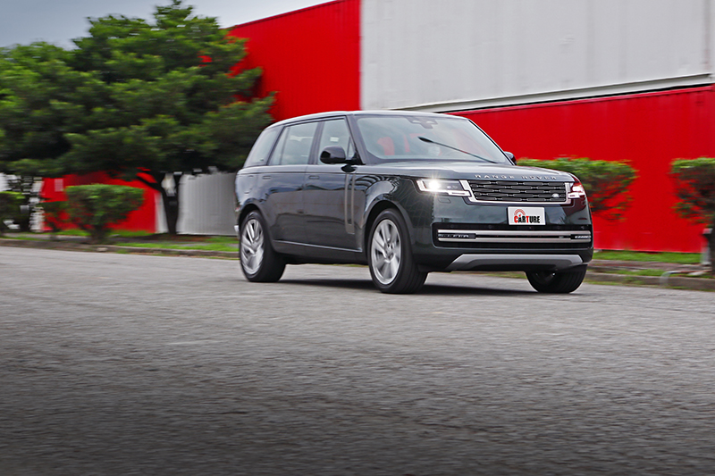 英國人向來擅長調校大車的動態與操控,竊想這與他們骨子裡既愛排場又瘋賽車的血統想必至關重大。