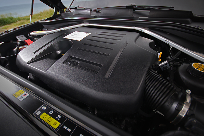 3.0升直列6缸渦輪增壓汽油引擎再加上48V輕油電系統,推送2.5噸車重依然輕而易舉。