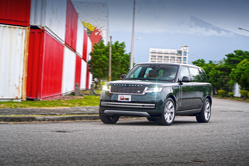 淺油門時全新Ranger Rover並不會一下就帶來如何洶湧力道,而被設定需大腳油門方得以享用劇力萬鈞的加速快感。