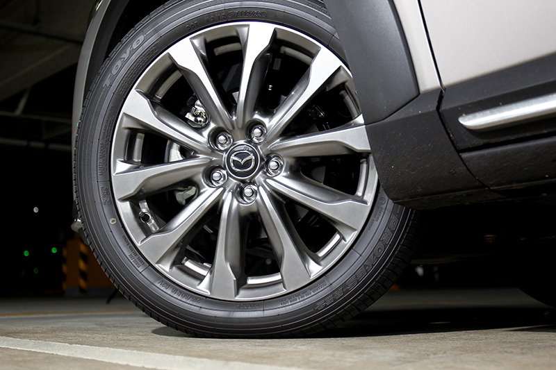 配備215/50 R18圈胎。