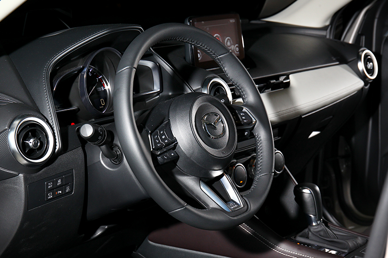 車室大量運用軟質飾板和皮革妝點,營造出質感氛圍。