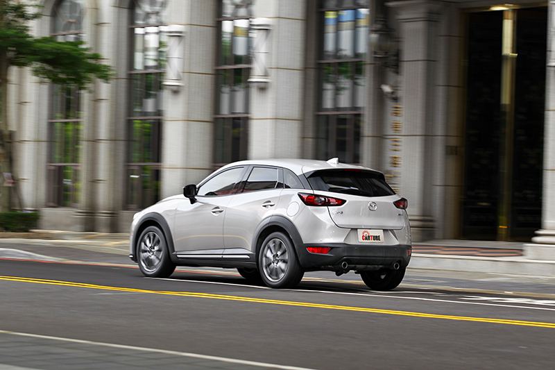 G力導引控制技術讓CX-3於彎中有著從容的個性。