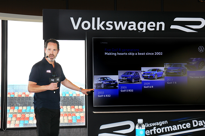 透過R部門行銷主管Peter Jost的講解讓大眾能更為了解R車款的歷史與設計理念