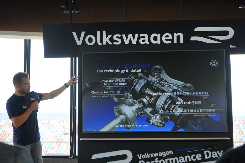 後軸所配置的扭力分配系統透過電子式多片液壓離合器的輔助下能將扭力做最適切的分導