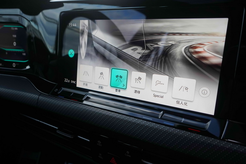 Golf R的賽車模式中會額外跳出飄移與Special模式選項