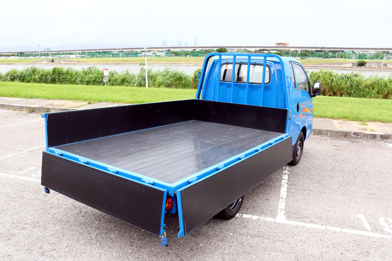 由於先天僅為3.25噸級距設定,因此HYUNDAI PORTER PRO的載重能力為1,491kg,不如中華堅兵P350 HYBRID的1,610kg。