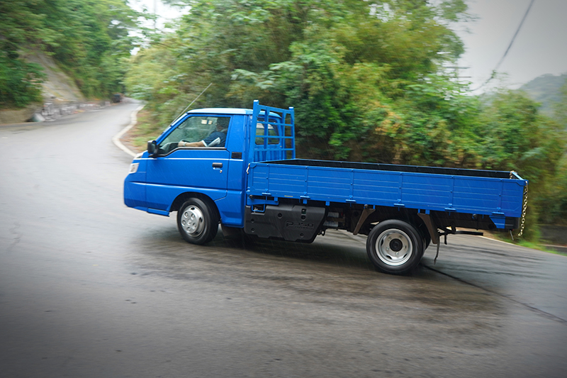 在前後碟煞以及後雙輪195 R15C寬胎相助下,連同以貨車而言齊備的主動安全機制,讓中華堅兵P350 HYBRID開起來更加安全也安心。