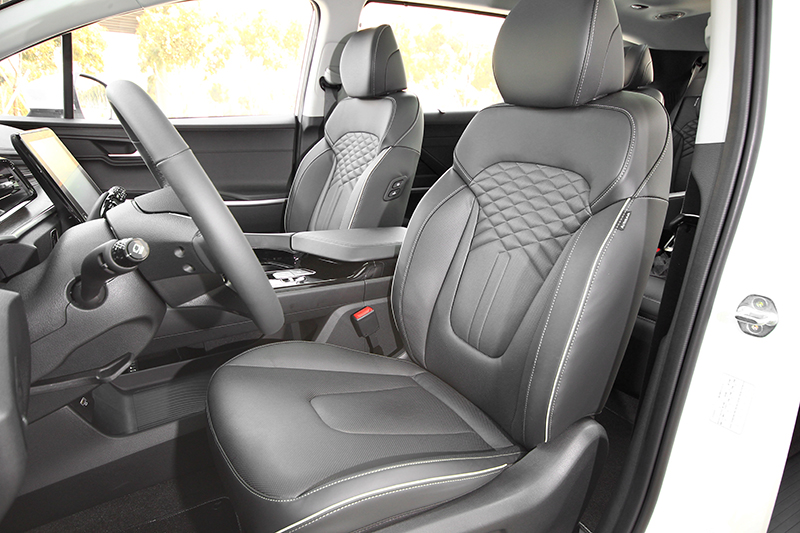 前座乘座感頗為舒適,亦有提供通風加熱功能。