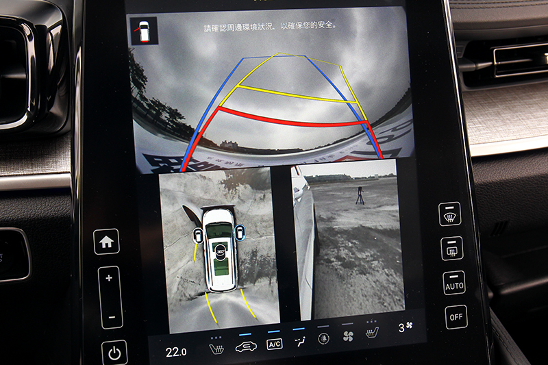 有環景影像不用擔心停車時不好判斷距離。