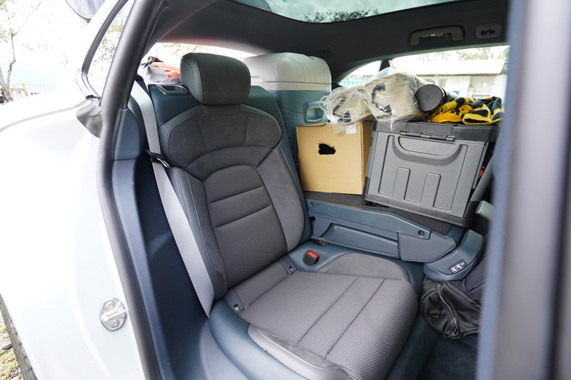 透過可6/4分離的後座椅可額外多載一位乘客