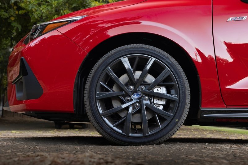 Impreza RS車型外觀有配置RS銘牌,輪圈也採18吋規格。