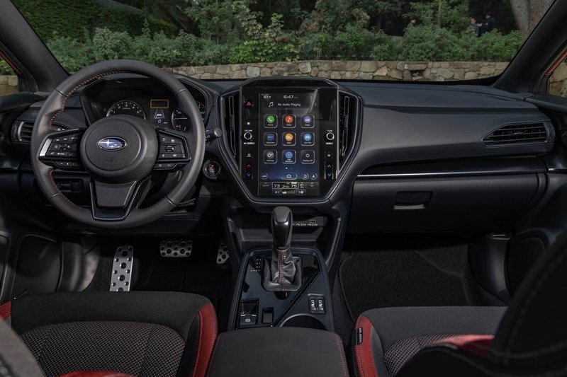座艙也遵循品牌設計和Crosstrek相同,除入門車型外其餘中控螢幕皆為11.6吋。