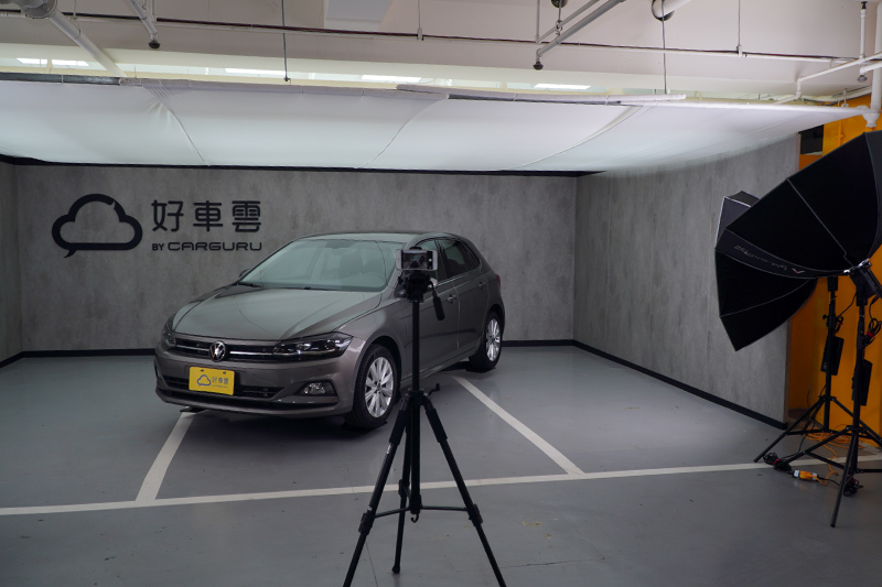 通過認證欲上線的車輛都會使用360轉盤拍攝詳細照片,讓消費者在網站上即可看清楚車況。