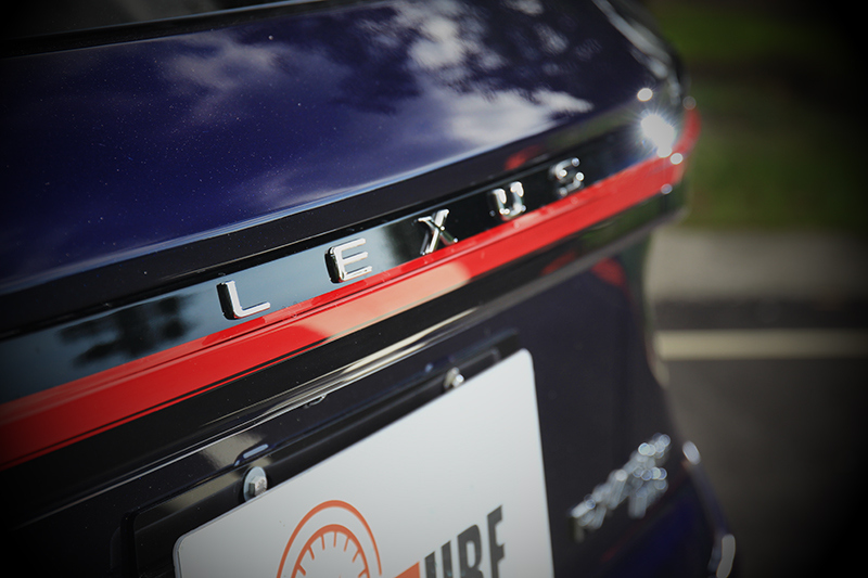 過去採圖樣化的品牌廠徽已被英文字母所取代